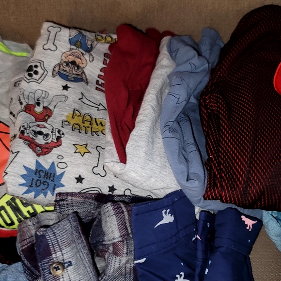 Boys clothing bundle, long and short sleeves 4T-5T - Picture 3 of 4